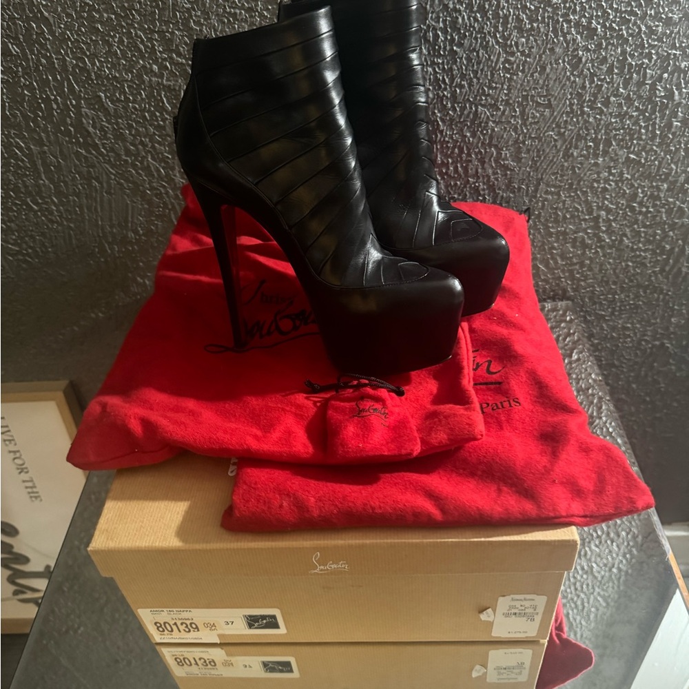 Christian Louboutin Amor 160 Nappa Black Heeled Boots - like new